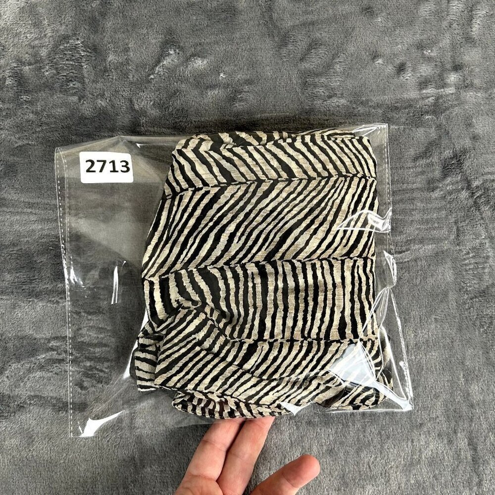 New York City Design Co. 100% Silk V-neck Button up Shirt Size M Artsy Animal - Picture 9 of 9